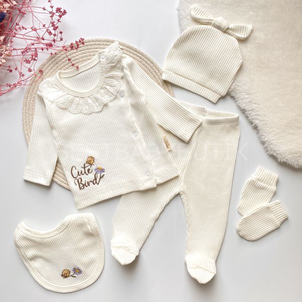 KUŞ İŞLEMELİ  DANTEL DETAYLI KAŞKORSE 5 PARÇA HASTANE ÇIKIŞI SETİ