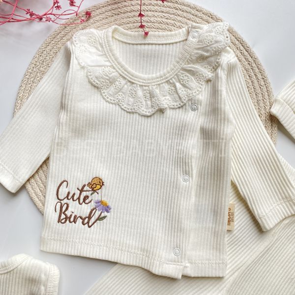 KUŞ İŞLEMELİ  DANTEL DETAYLI KAŞKORSE 5 PARÇA HASTANE ÇIKIŞI SETİ 0-3 AY