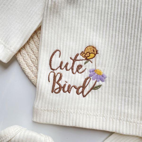 KUŞ İŞLEMELİ  DANTEL DETAYLI KAŞKORSE 5 PARÇA HASTANE ÇIKIŞI SETİ 0-3 AY