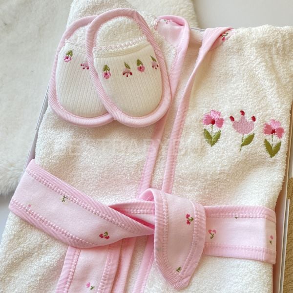 LALE İŞLEME DESENLİ 4 PARÇA BORNOZ SETİ