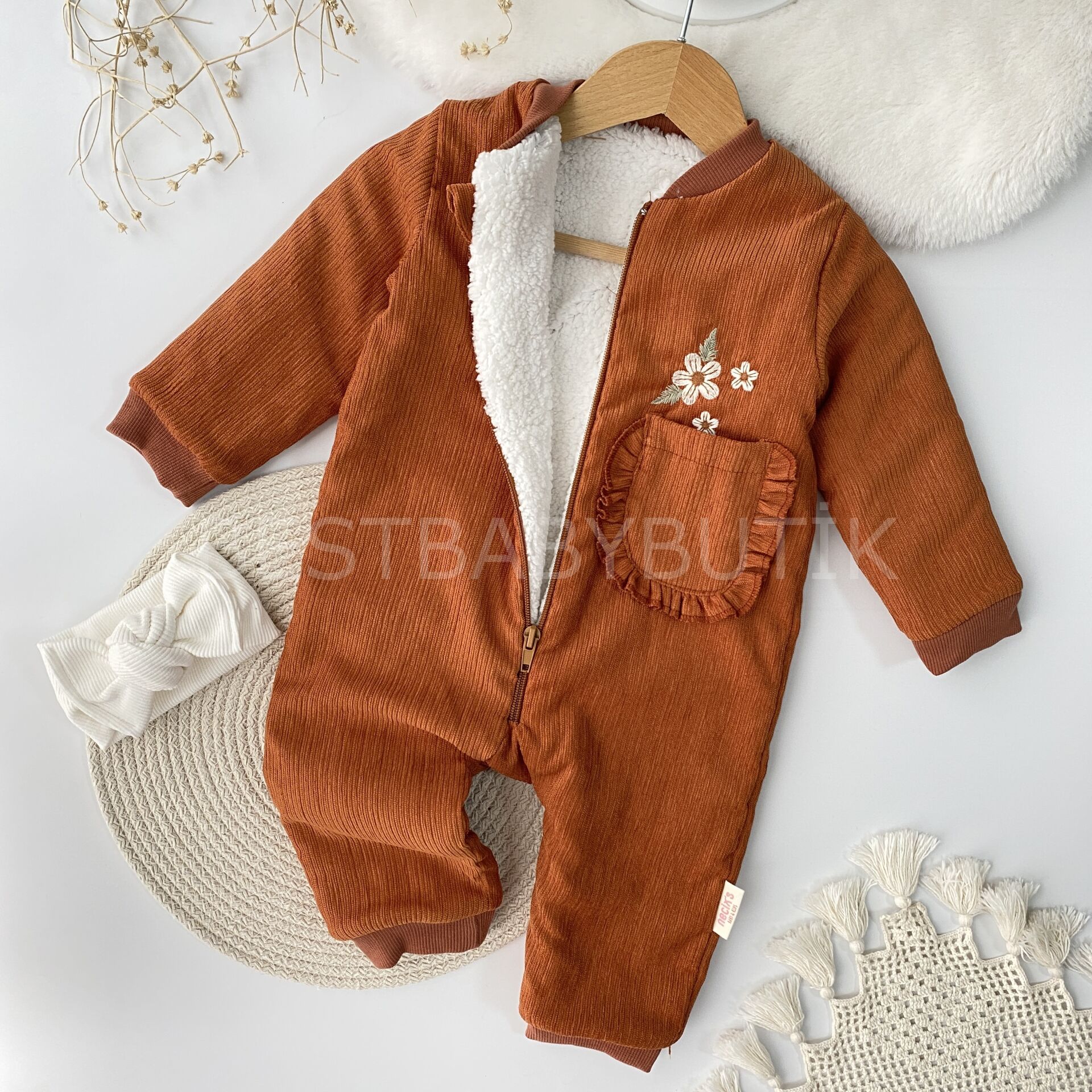 Çiçek Nakışlı Kadife Dokulu Peluş Astarlı Tulum